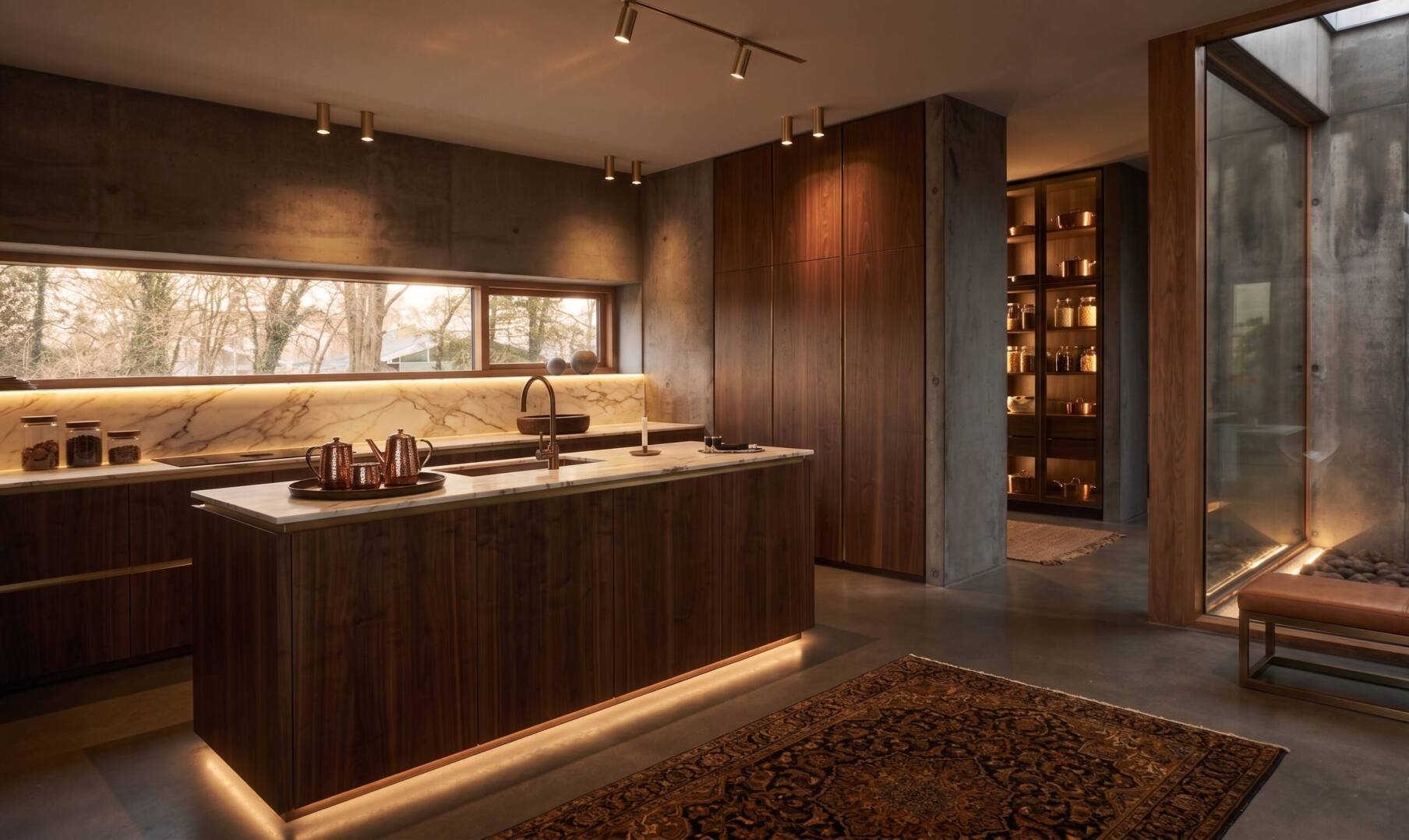 Cocina en roble y mármol
